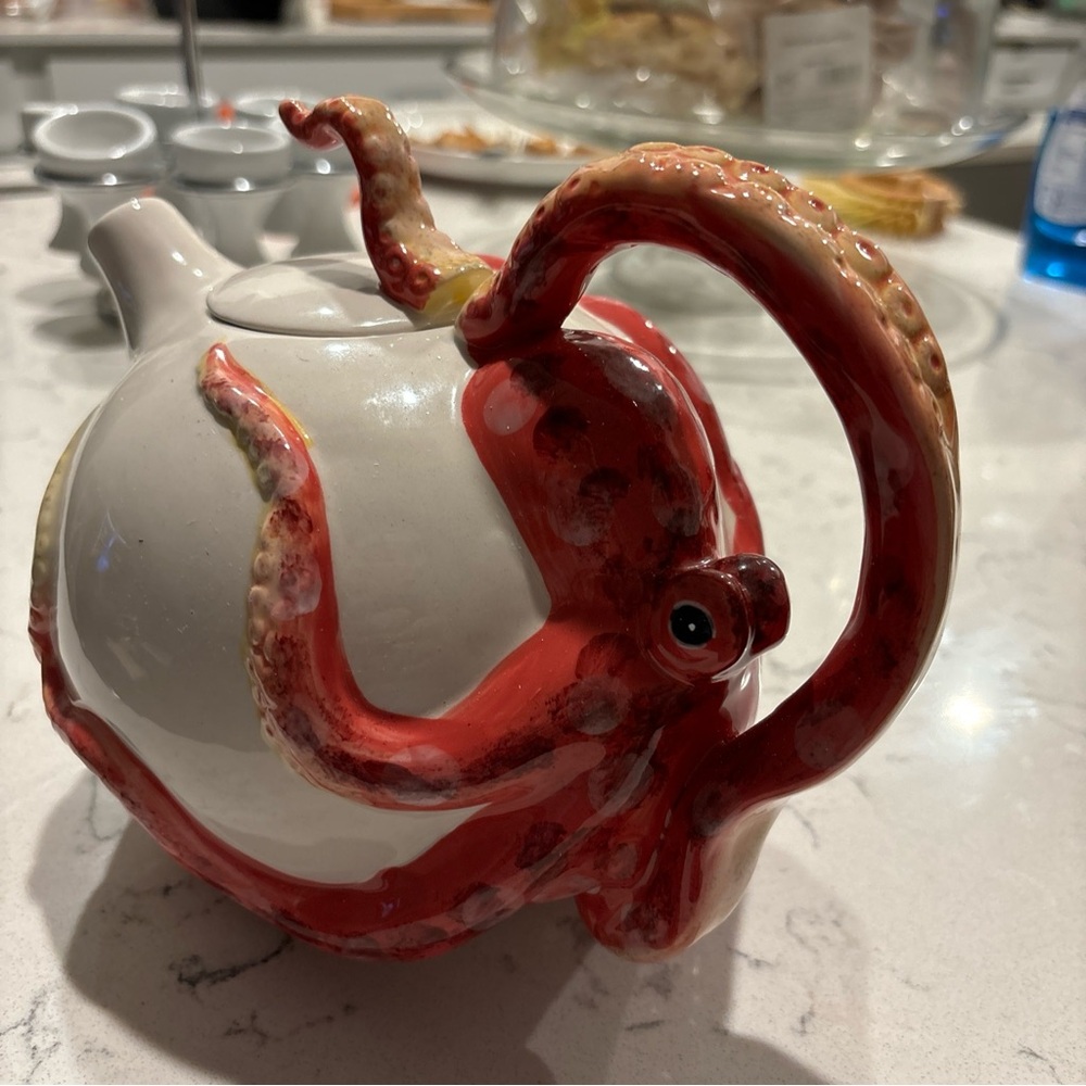 Octopus tea pot EUC by blue sky Perfect if you love octopus 🐙 - Picture 11 of 11